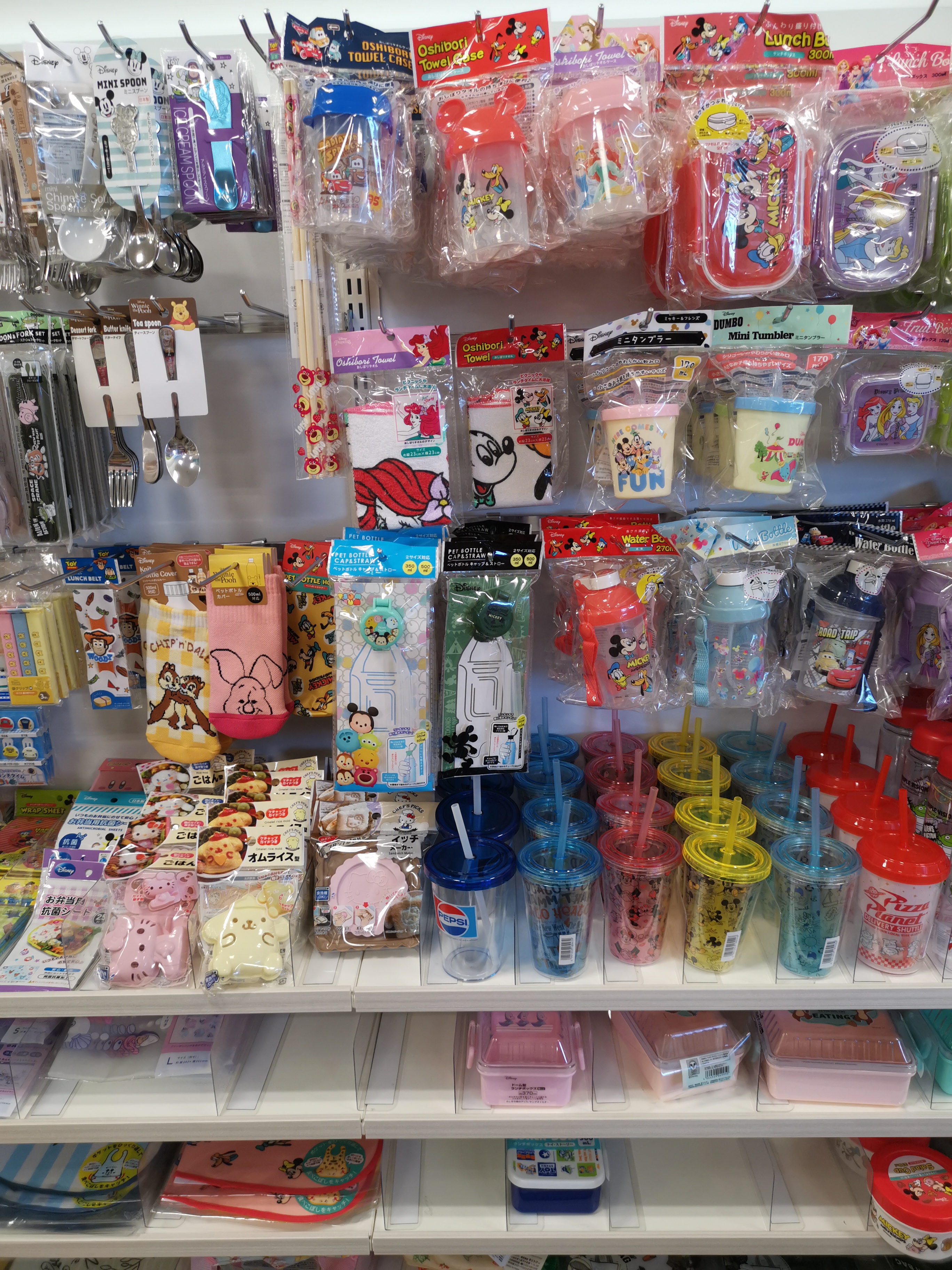 日本百元店卡通动漫产品