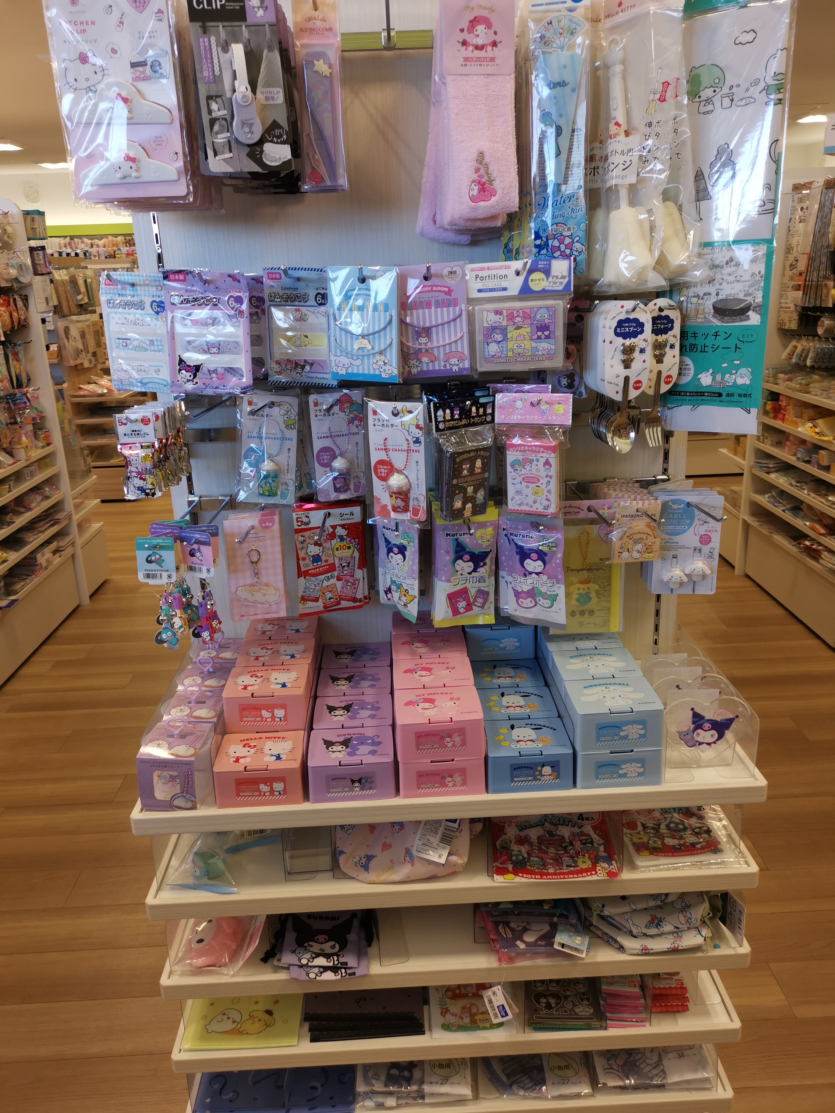 日本百元店卡通动漫产品